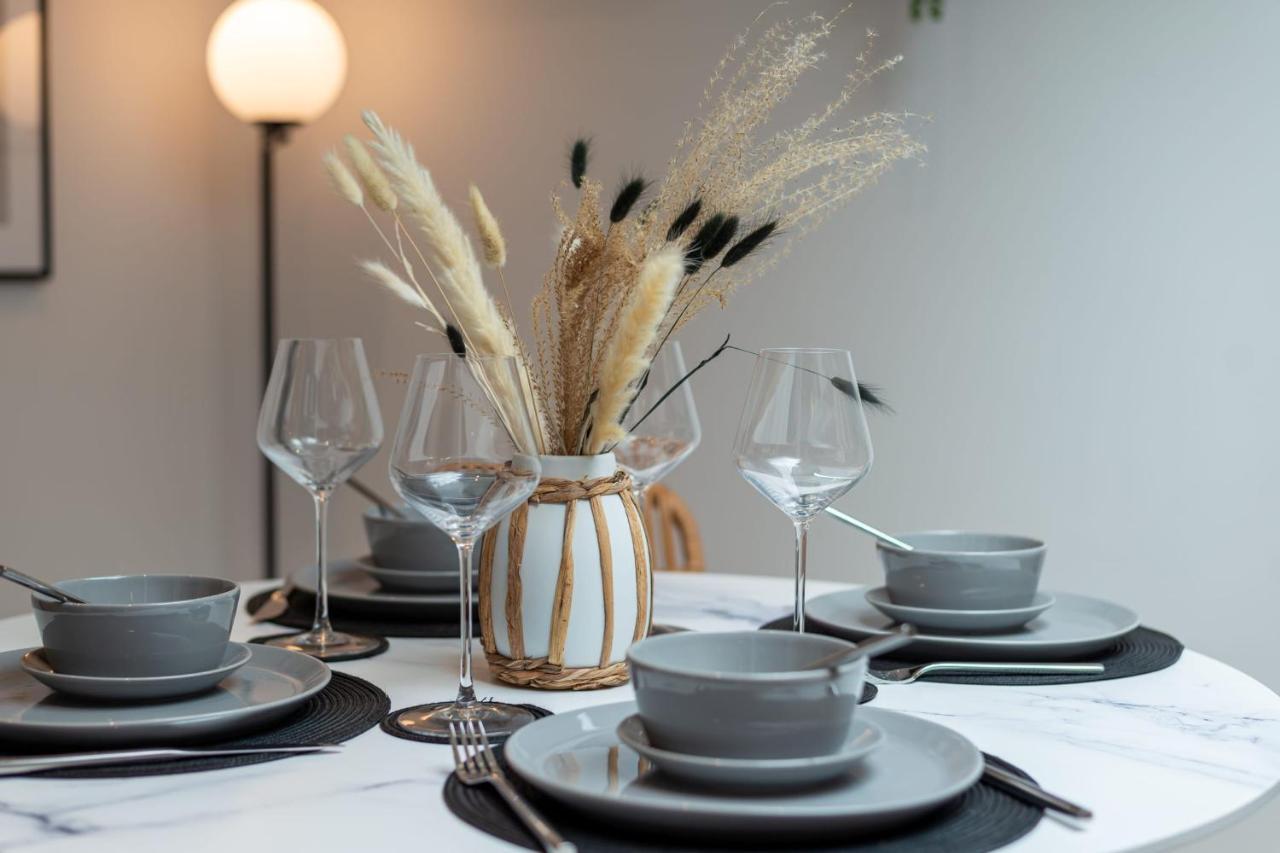 Guestready - Unique Near Wimbledon With Gorgeous Deck And Parking Hébergement de vacances Londres