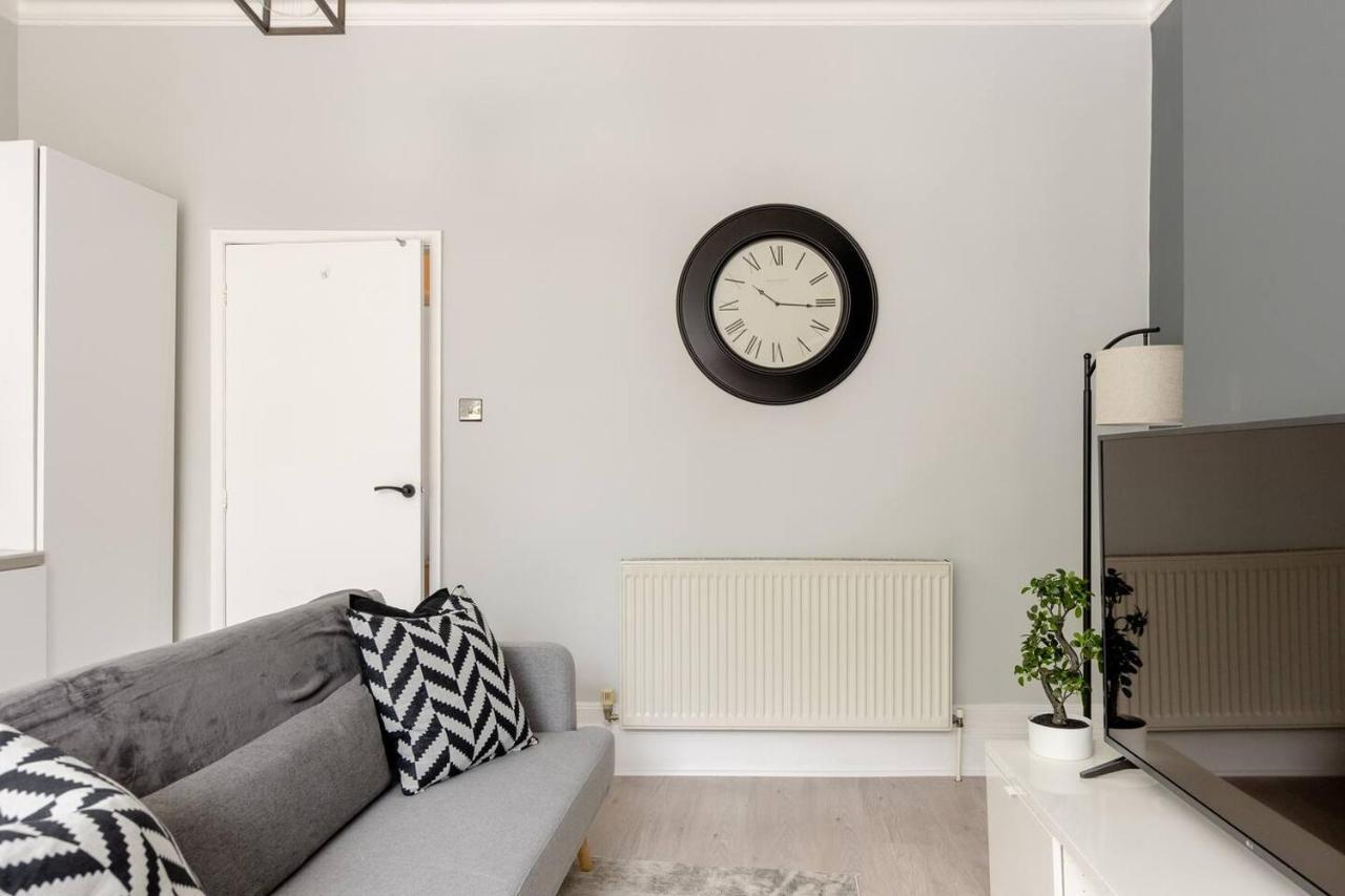 Lovely 2 Bedroom In West Hampstead, Londres