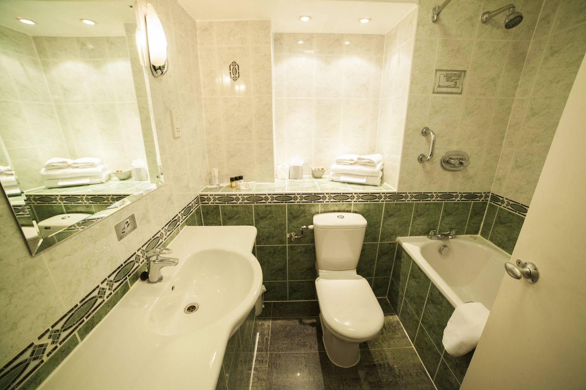 Treehouse Hotel 4*