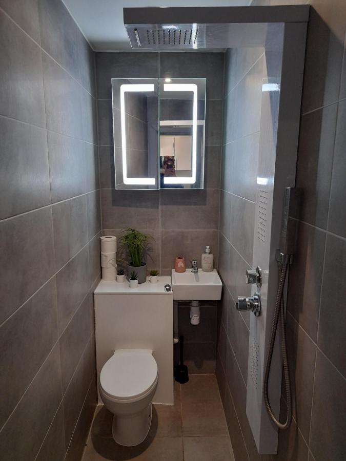 Quarto em Acomodações Particulares Lovely Double In Shared 3 *