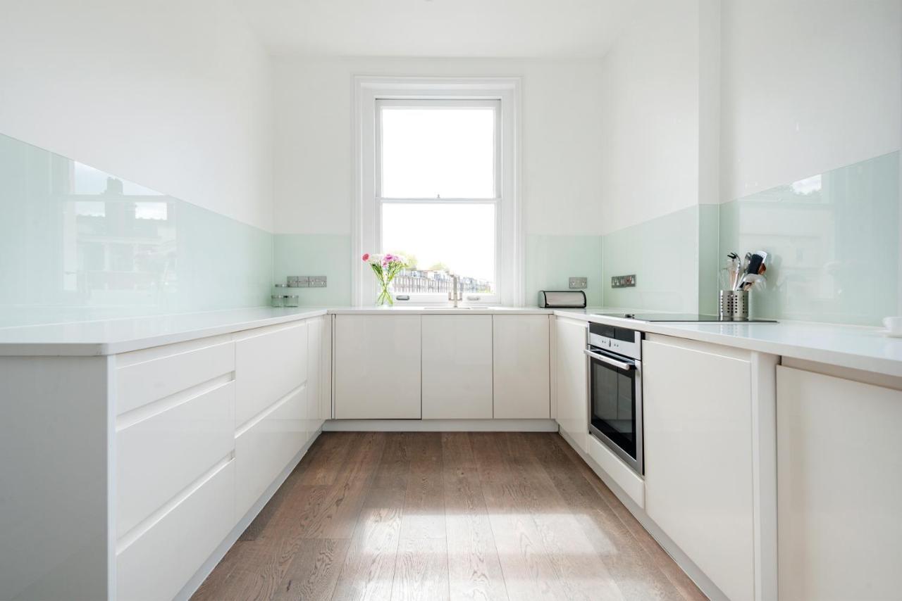 Stunning One Bedroom In Location Appartement *