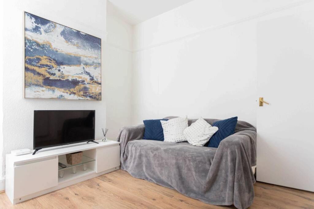 Contemporary 3 Bed House With Spacious Garden Close To Stratford Hébergement de vacances