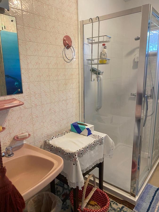 Chiswick Riviera With Free Parking Bed and breakfast