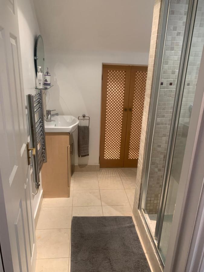 Cozy 1 Bedroom Basement Flat Apartamento *