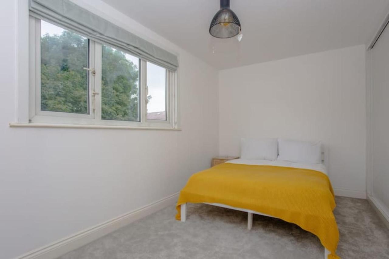 Apartamento Spacious 3 Bedroom With Large Balcony Londres