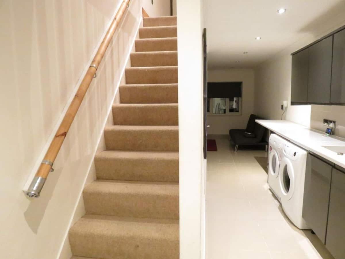 Modern Split Level Flat In Croydon Apartamento *