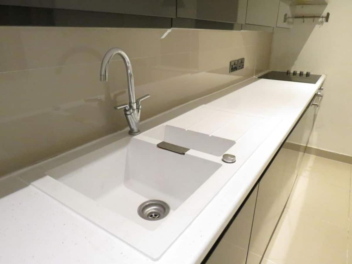 Modern Split Level Flat In Croydon *