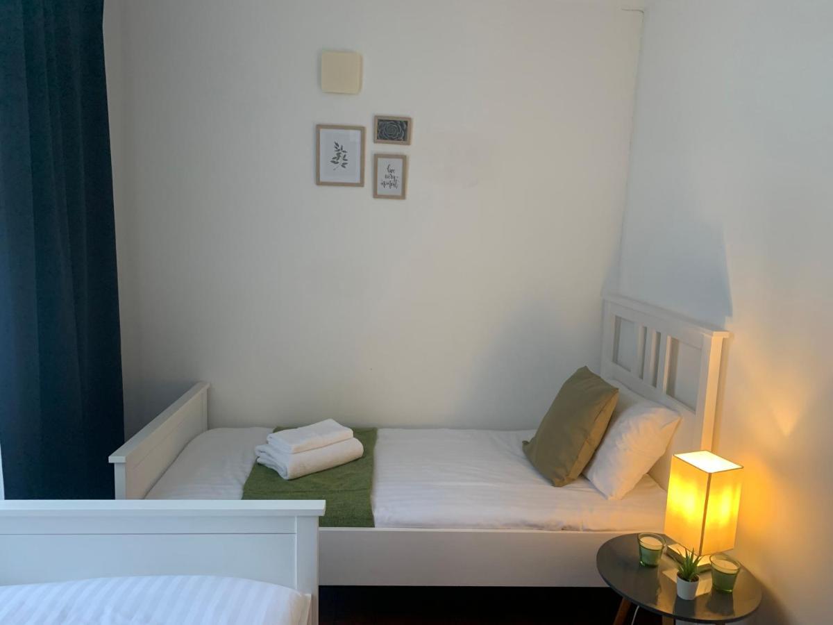 Unique 2 Bedroom In London/ Excel / Olympic Close To Line Tube Station With Gated Parking Space * London