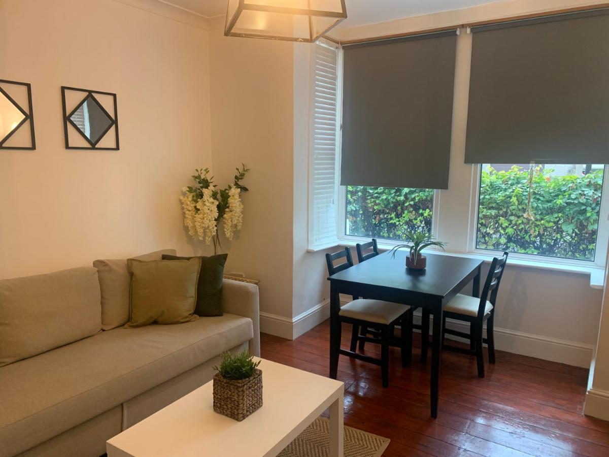 Apartment Unique 2 Bedroom In London/ Excel / Olympic Close To Line Tube Station With Gated Parking Space