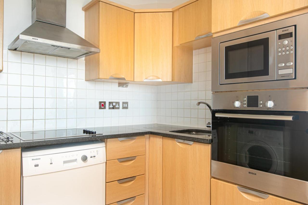 Skyvillion - 3bed Penthouse Near Airport, O2 Arena, Excel Centre With Parking Apartment