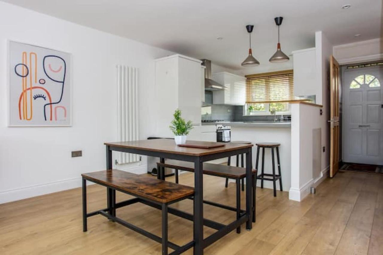 Apartamento Spacious 3 Bedroom With Large Balcony Londres