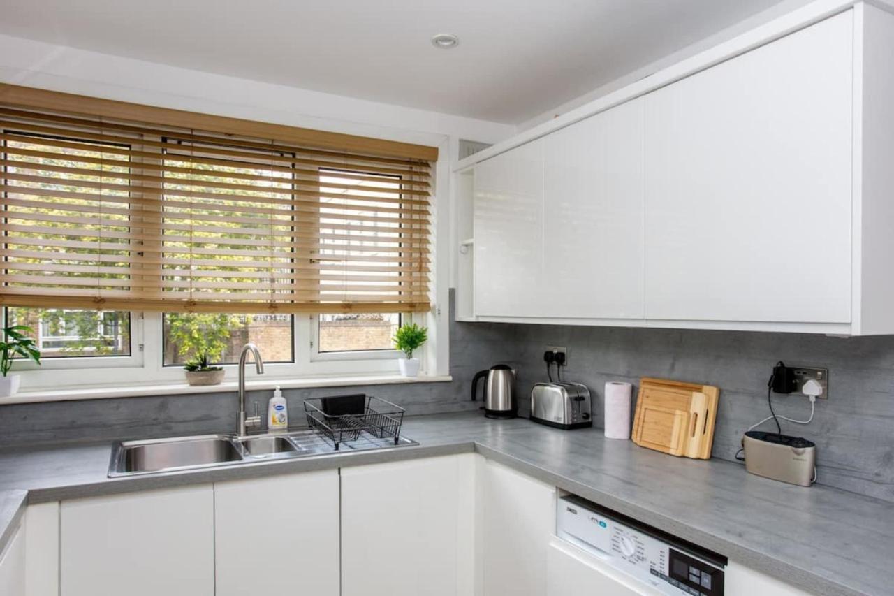 Apartamento Spacious 3 Bedroom With Large Balcony Londres