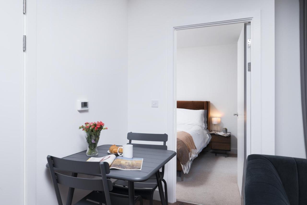 Modern And At Barking Wharf In Appartement