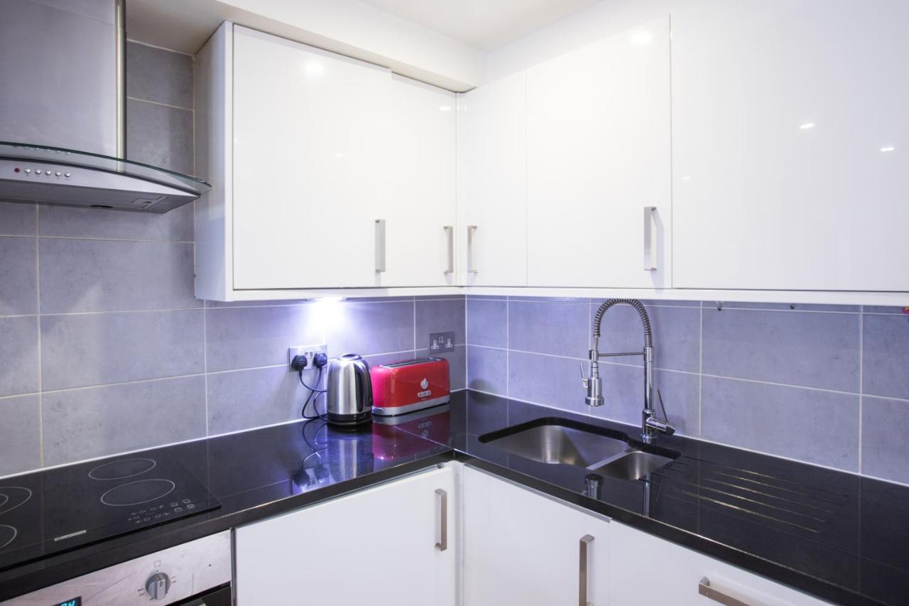 Modern 2 Bed 2 Bath With Outdoor Space Hyde Park Appartement