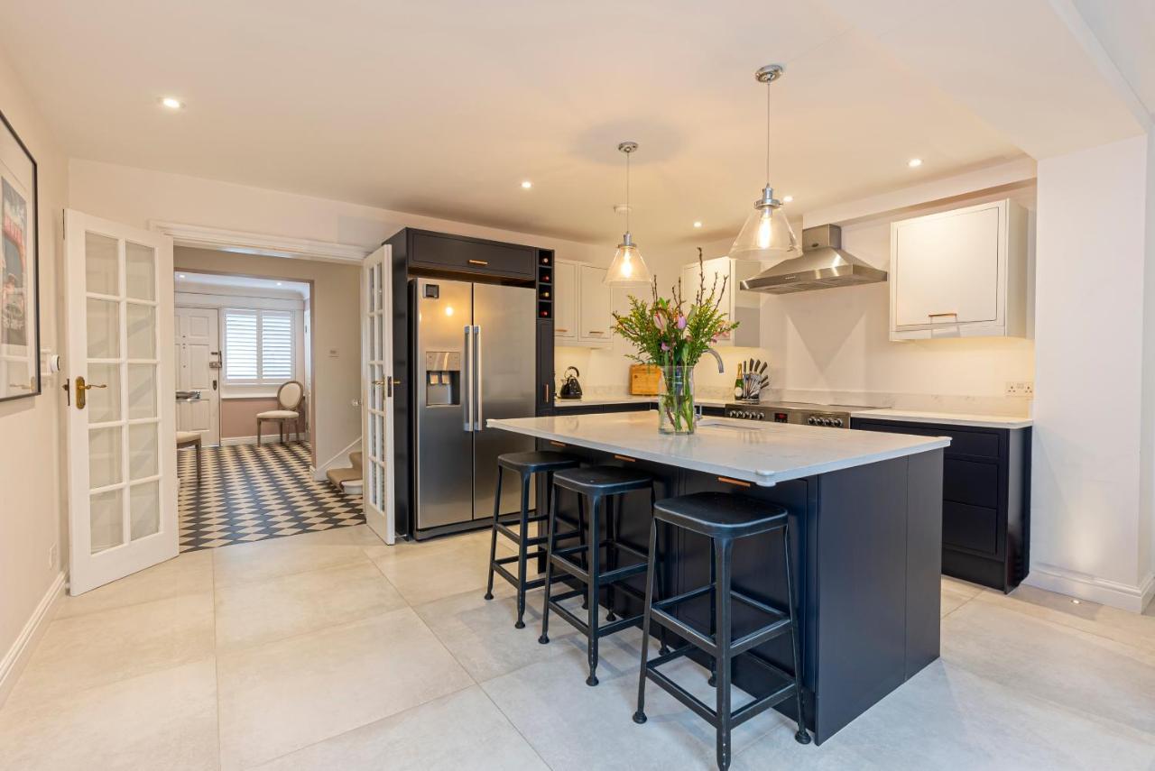 Joivy Stunning 3 Bed,2 Bath House With Roof Terrace In Chelsea * Londres
