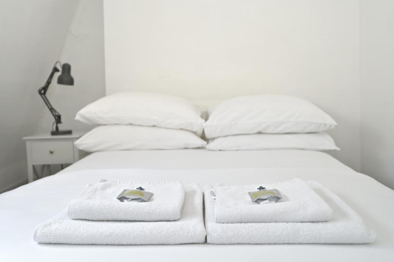 Soho, Piccadilly & Chinatown - Two Bedroom & Two Double Beds Apartamento Londres