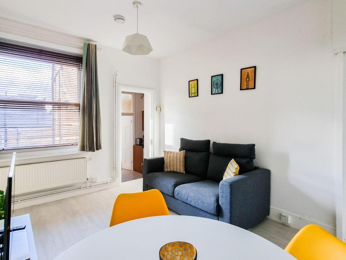 Pass The Keys Wimbledon Hideaway London