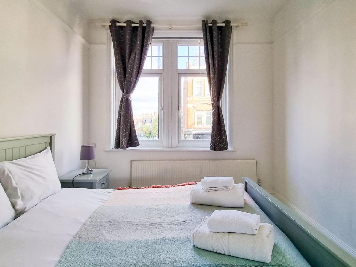 Pass The Keys Wimbledon Hideaway London