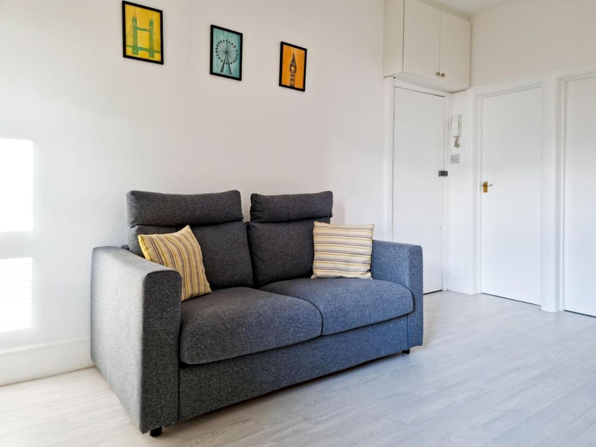 Pass The Keys Wimbledon Hideaway London