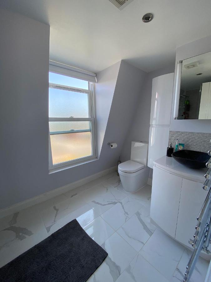 3 Bed In Colliers Wood Appartement *
