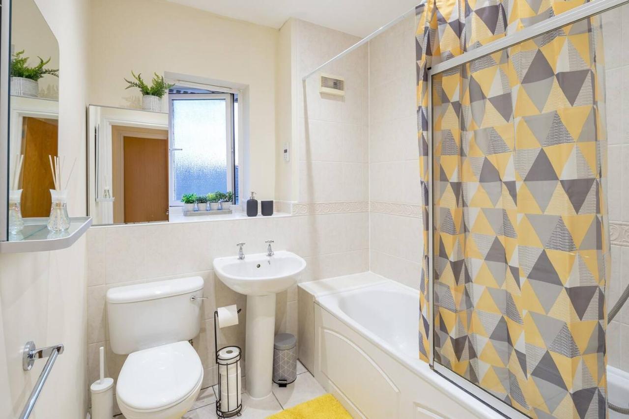 Cozy 2 Bed Flat Walking Distance From Excel Londres
