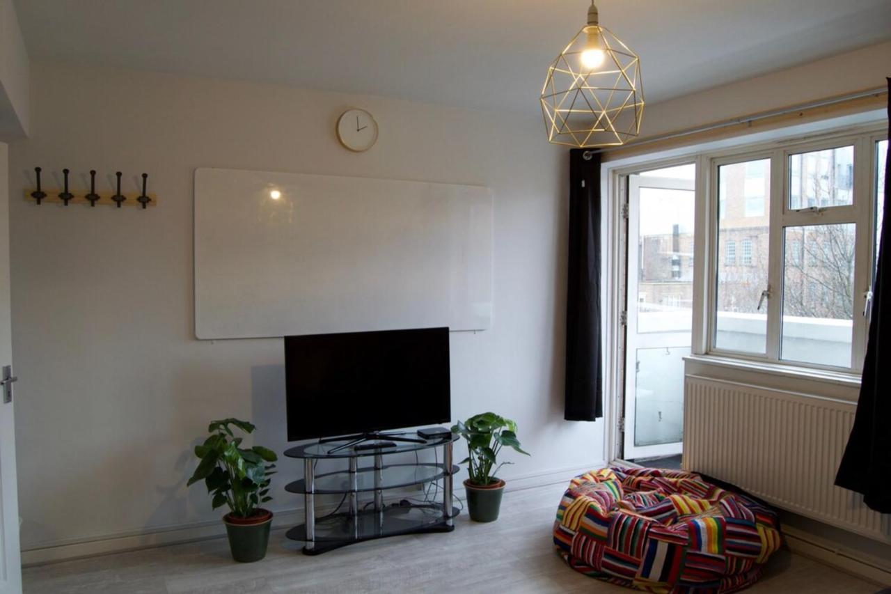Apartamento Modern 1 Bedroom In Shadwell With Balcony Londres
