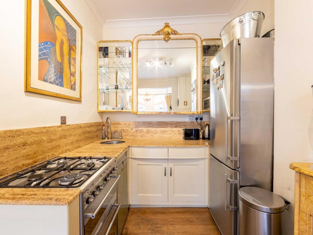 Pass The Keys Split-floors Antique In Portobello Road Apartment London