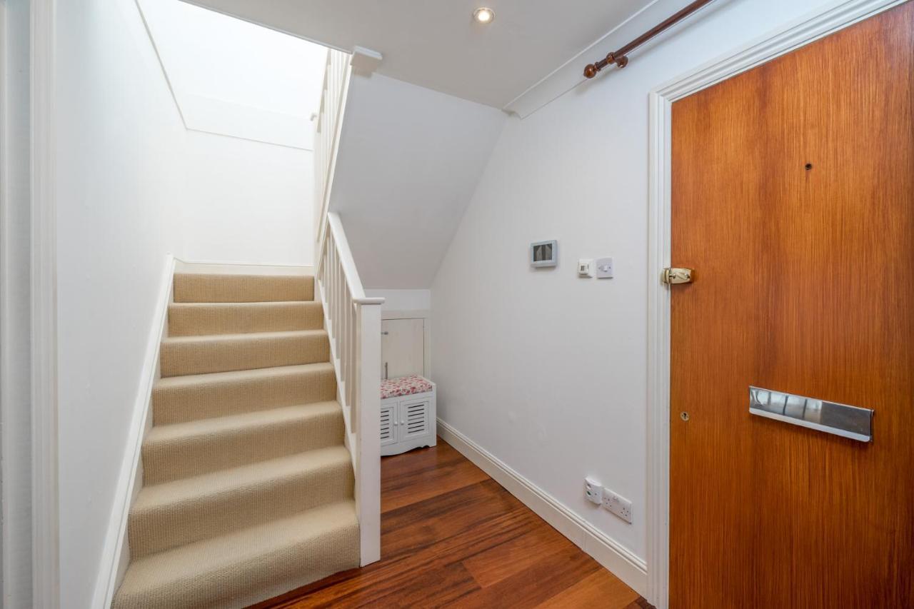 Crossharbour Canary Wharf 2 Bed Duplex *