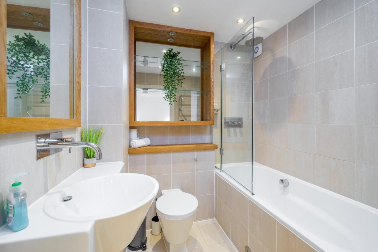 Crossharbour Canary Wharf 2 Bed Duplex * Londres
