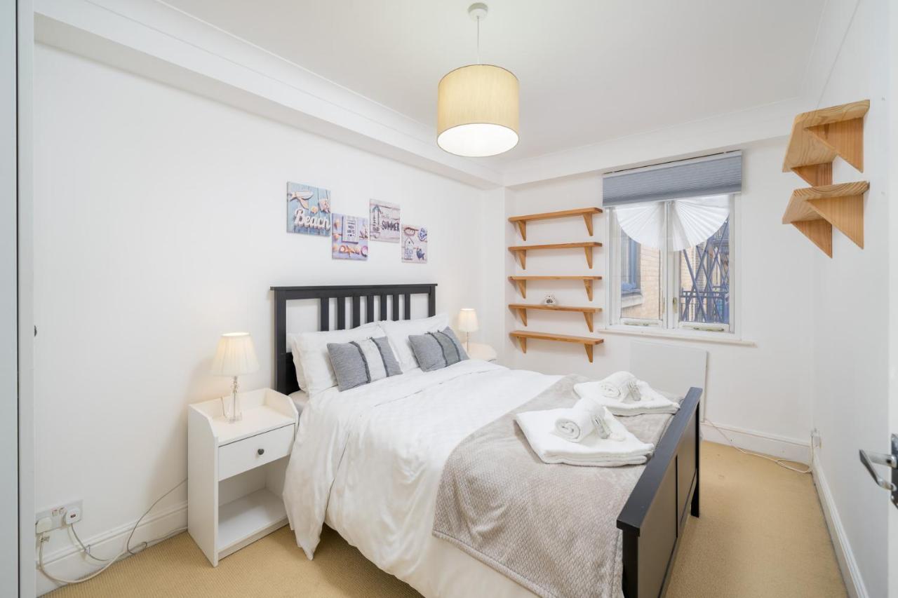 Crossharbour Canary Wharf 2 Bed Duplex Appartement