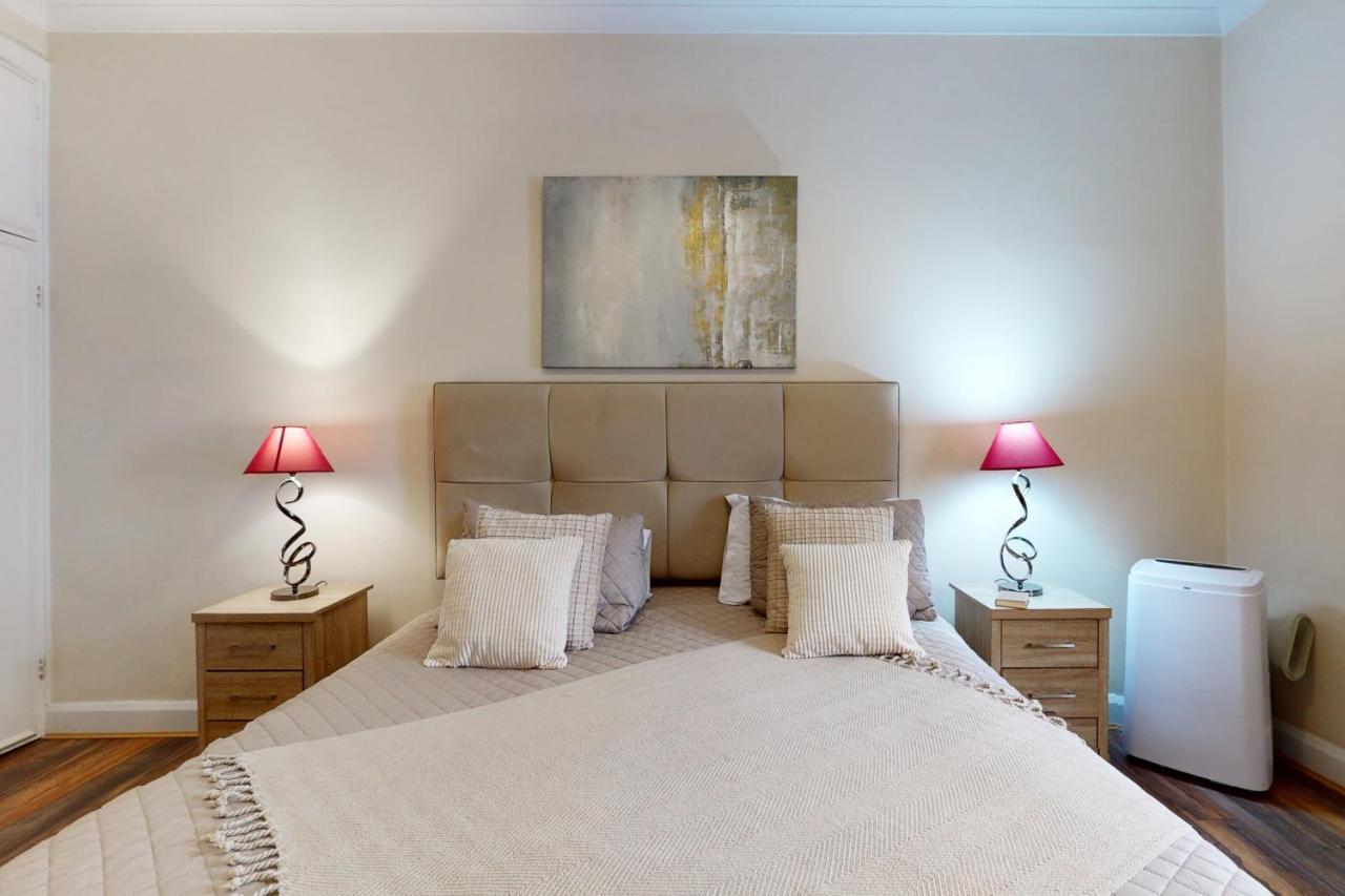 Park Lane Apartments/shaw House Londen