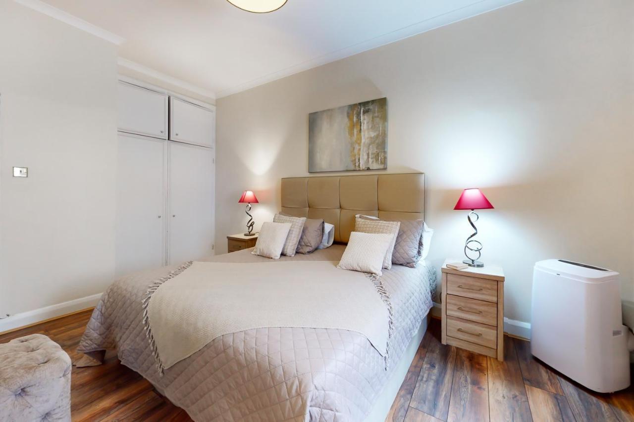 Park Lane Apartments/shaw House Londen