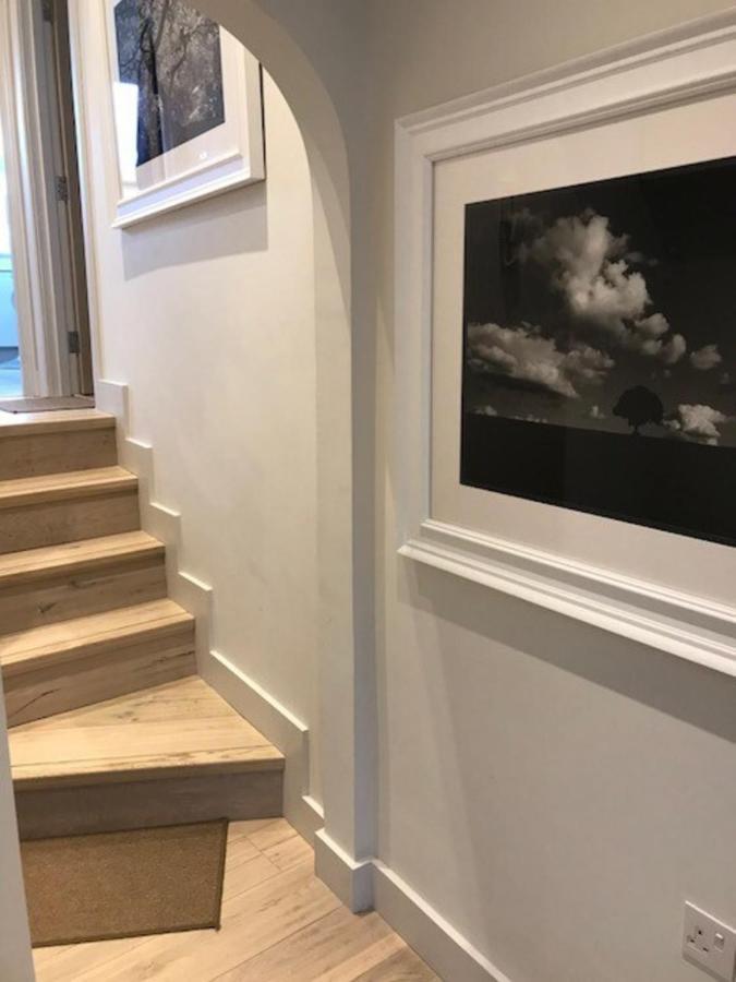 Stylish 2 Bed In West Hampstead *