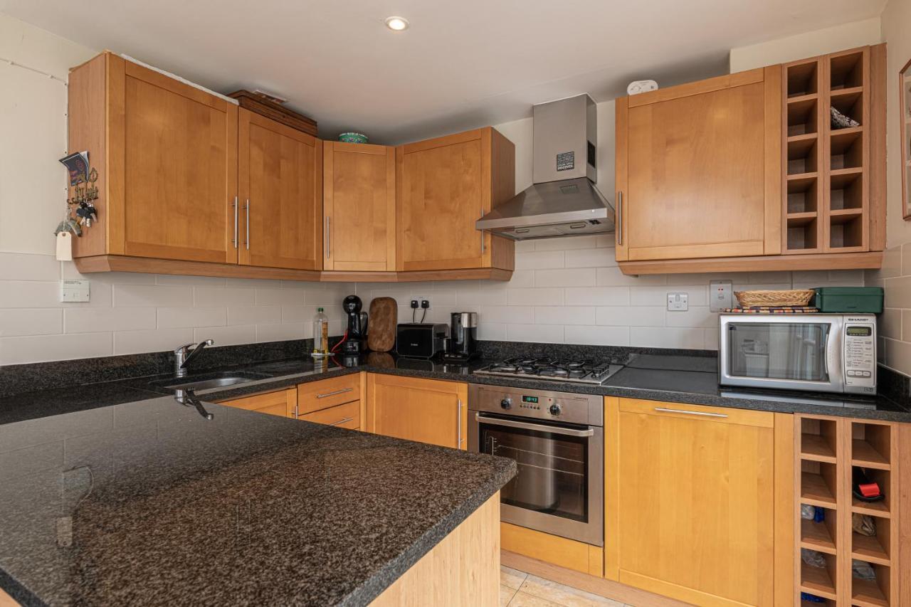 Stylish Mews House With Parking * London