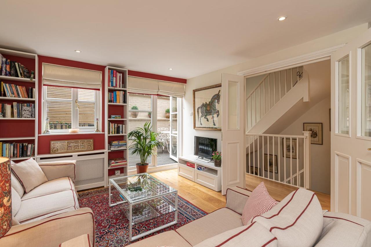 Holiday home Stylish Mews House With Parking London