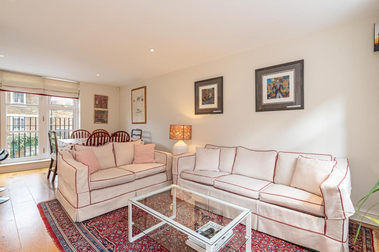 Stylish Mews House With Parking Holiday home