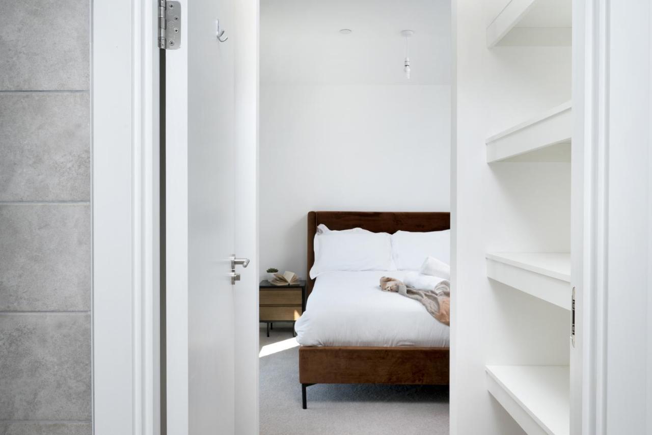 Modern And At Barking Wharf In Appartement