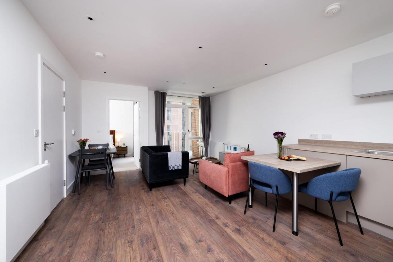 Modern And At Barking Wharf In * Londres