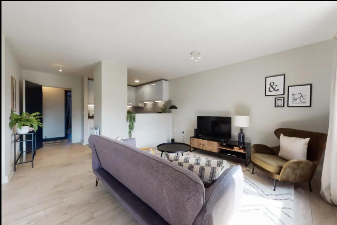 Modern 2 Bedroom Flat With Patio In Turnpike Lane Londen