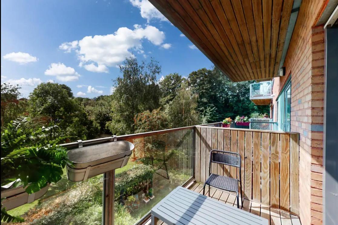 Modern 2 Bedroom Flat With Patio In Turnpike Lane