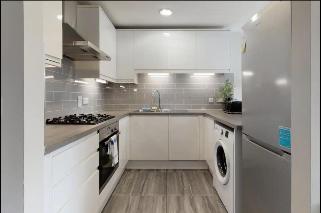 Appartement Modern 2 Bedroom Flat With Patio In Turnpike Lane Londen