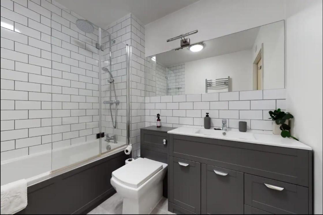 Modern 2 Bedroom Flat With Patio In Turnpike Lane * Londen