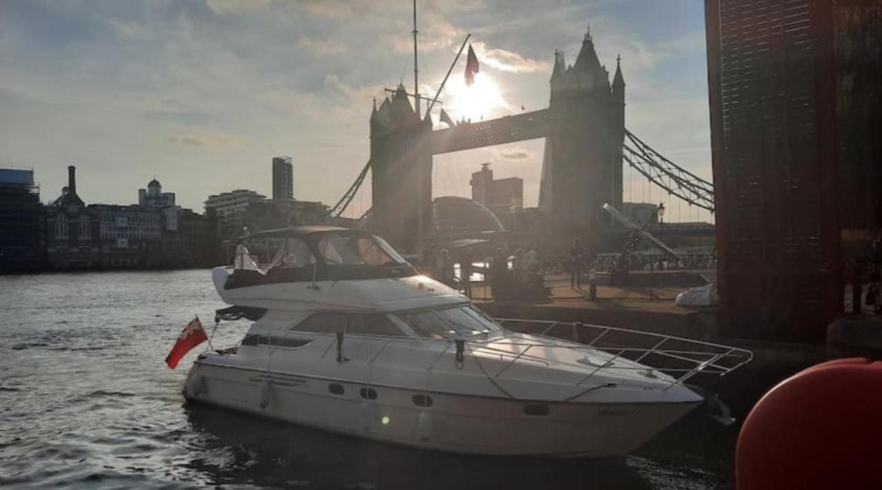 Bateau-hôtel Yacht -central St Kats Dock Tower Bridge