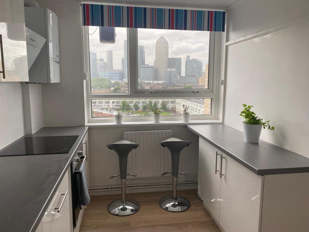 Bedroom With An Office Desk In A Shared 2 Bedroom Flat Near Canary Wharf Séjour chez l'habitant *