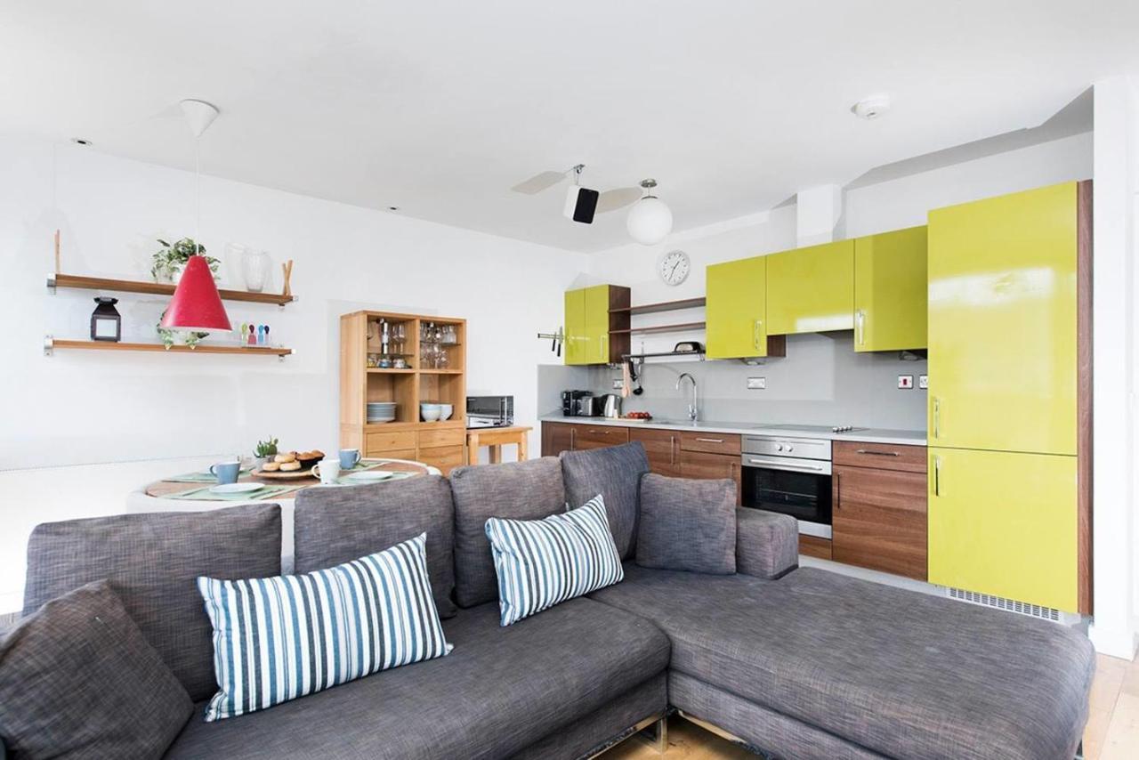 Stylish 2 Bedroom Flat With Balcony In Appartement