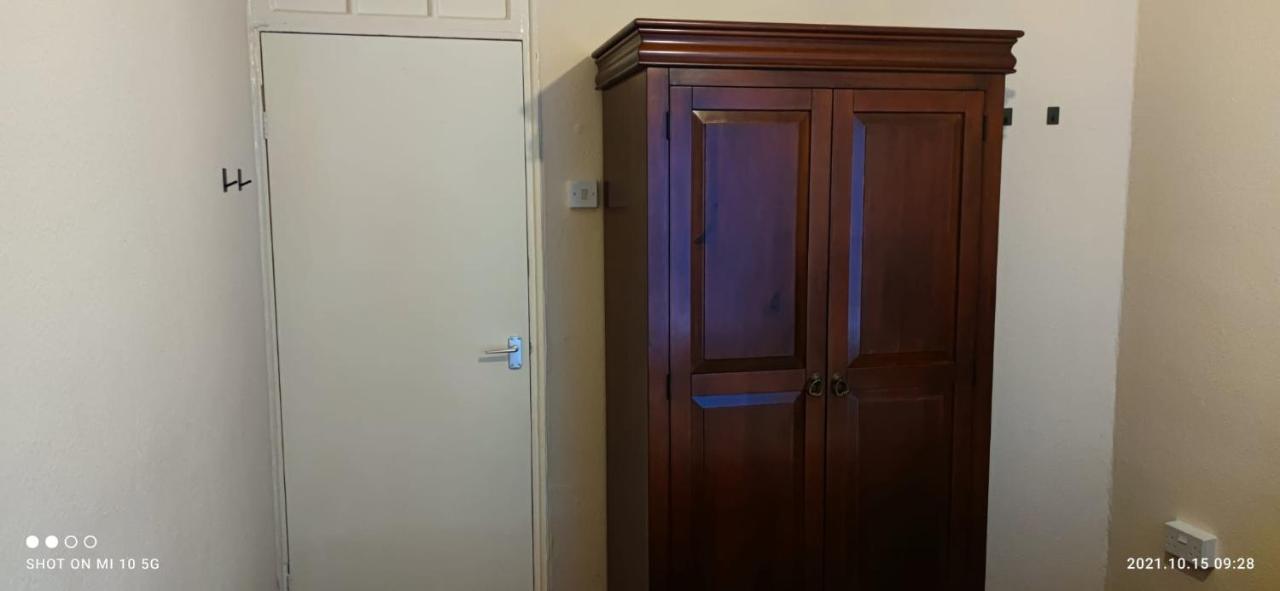 Nice Double Bedroom At Streatham Place Habitación en casa particular *
