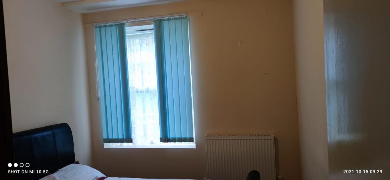 Nice Double Bedroom At Streatham Place Habitación en casa particular