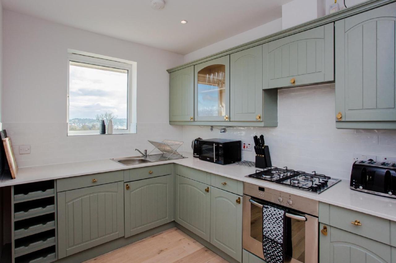 The Sparkford Gardens - Lovely 2bdr With Balcony London