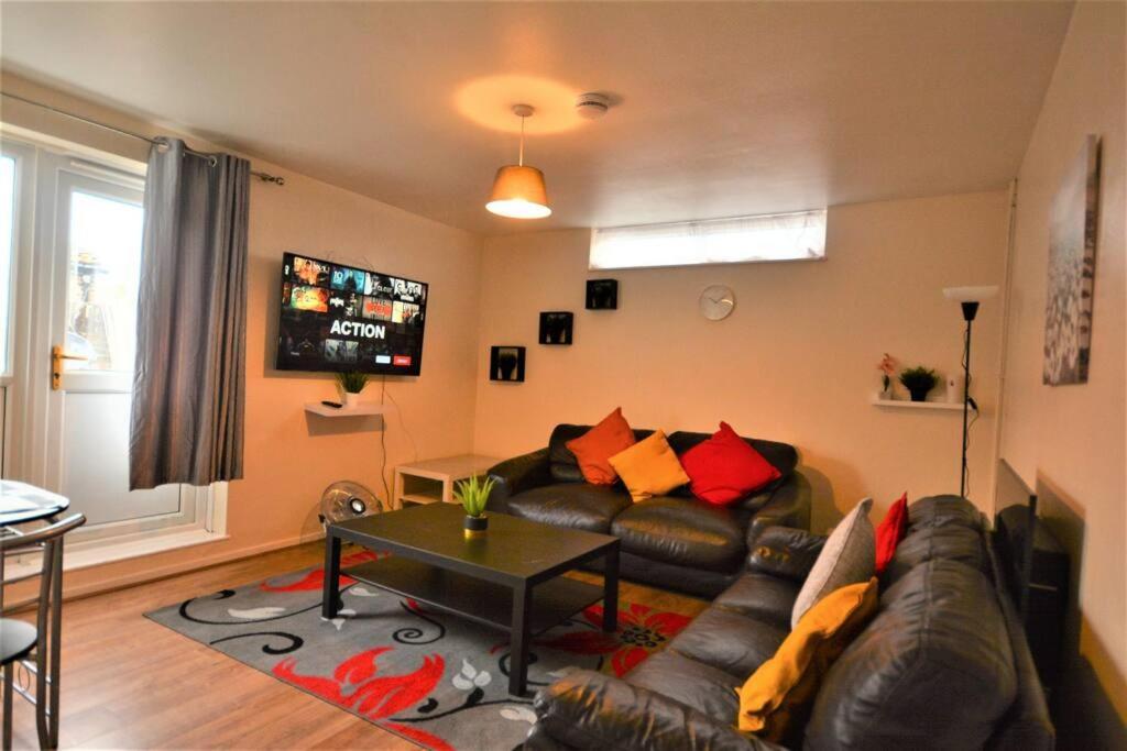 Spacious 2bedroom With Patio By Excel Centre Appartement