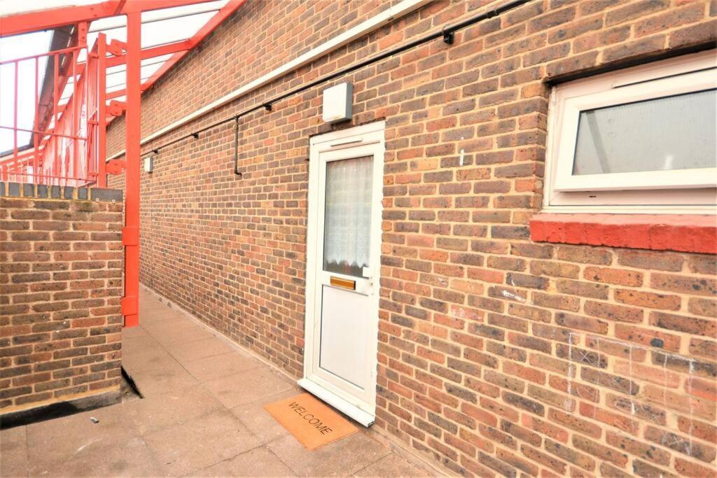 Spacious 2bedroom With Patio By Excel Centre Londres